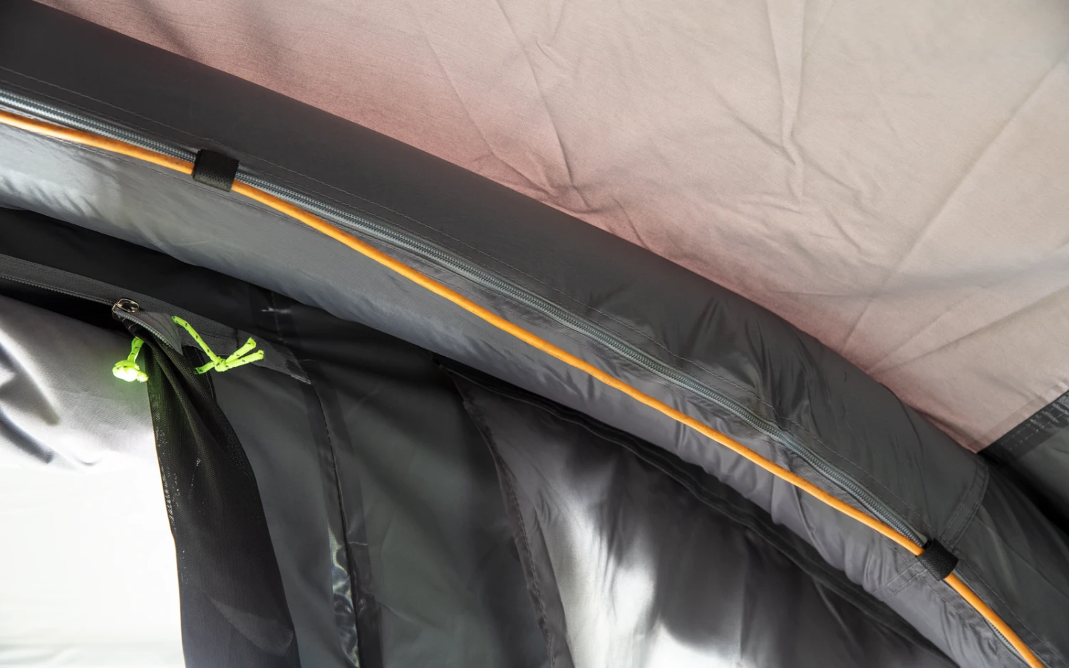 Berger Touring Air 4-Season Aufblasbares Busvorzelt 14 Berger Touring Air 4-Season Aufblasbares Busvorzelt – Bild 12