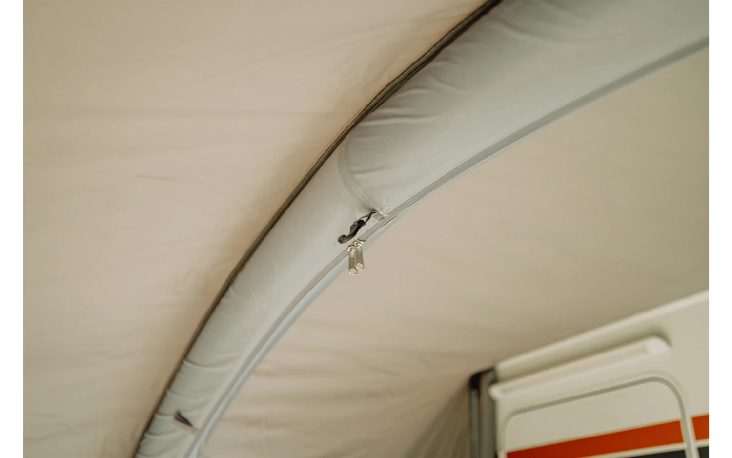 Berger Garda Air 4-Season Aufblasbares Vorzelt Für Wohnwagen 13 Berger Garda Air 4-Season Aufblasbares Vorzelt Für Wohnwagen – Bild 11